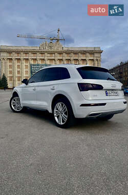 Позашляховик / Кросовер Audi Q5 2020 в 