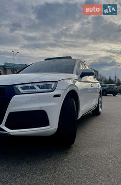 Позашляховик / Кросовер Audi Q5 2020 в 