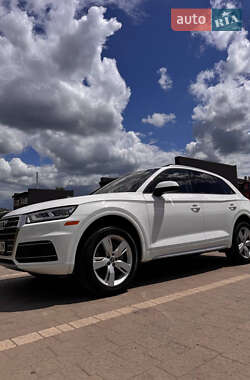 Внедорожник / Кроссовер Audi Q5 2018 в 