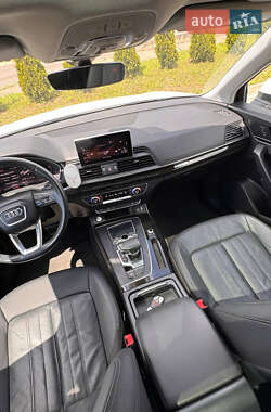 Внедорожник / Кроссовер Audi Q5 2018 в 