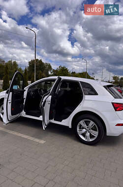 Внедорожник / Кроссовер Audi Q5 2018 в 