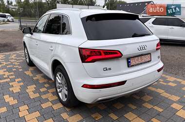 Внедорожник / Кроссовер Audi Q5 2018 в 