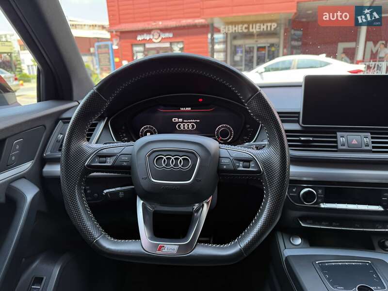 Позашляховик / Кросовер Audi Q5 2017 в Львові