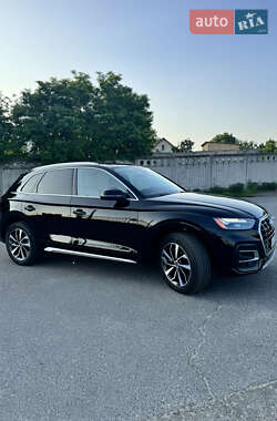 Внедорожник / Кроссовер Audi Q5 2021 в 