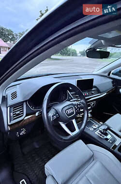 Внедорожник / Кроссовер Audi Q5 2018 в 