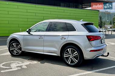 Внедорожник / Кроссовер Audi Q5 2018 в 
