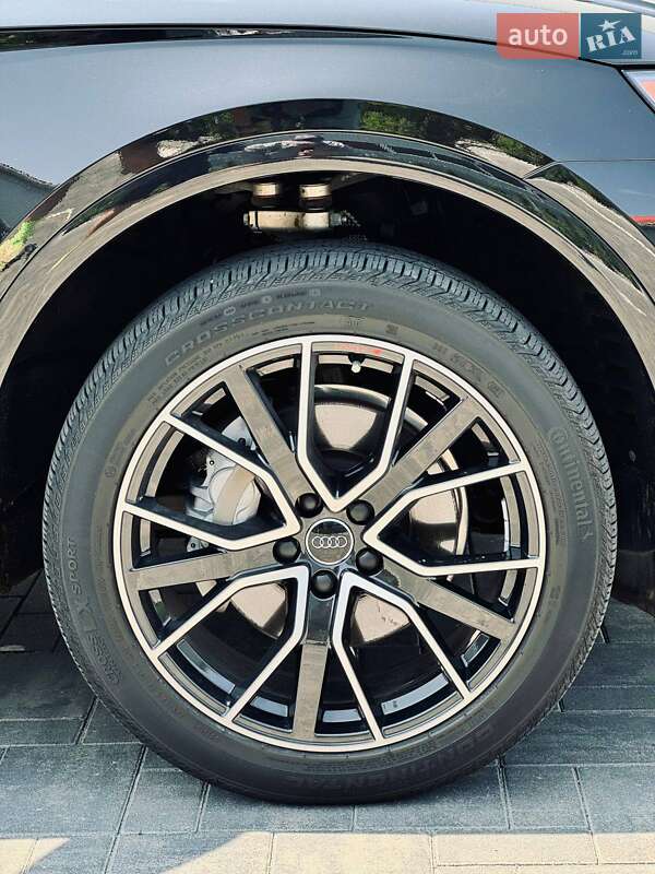 Позашляховик / Кросовер Audi Q5 2021 в Луцьку
