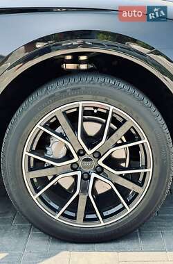 Внедорожник / Кроссовер Audi Q5 2021 в 