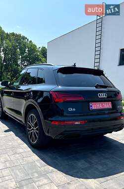 Внедорожник / Кроссовер Audi Q5 2021 в 