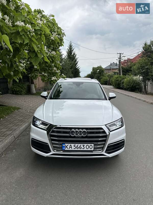 Внедорожник / Кроссовер Audi Q5 2018 в 