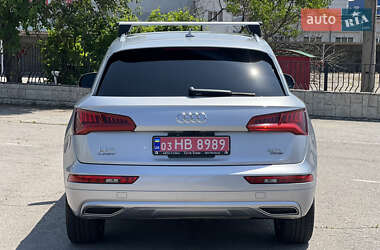 Внедорожник / Кроссовер Audi Q5 2018 в 