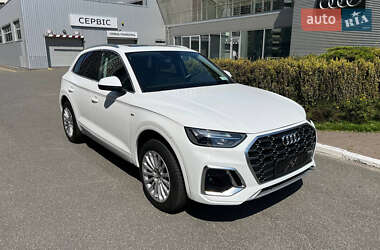 Внедорожник / Кроссовер Audi Q5 2021 в 