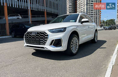 Внедорожник / Кроссовер Audi Q5 2021 в 