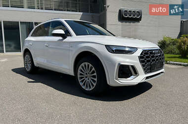 Внедорожник / Кроссовер Audi Q5 2021 в 