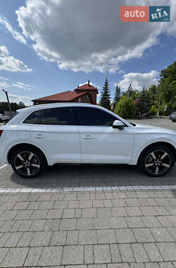 Внедорожник / Кроссовер Audi Q5 2018 в 