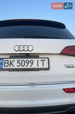 Внедорожник / Кроссовер Audi Q5 2016 в 