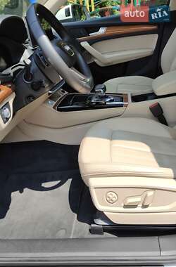Внедорожник / Кроссовер Audi Q5 2022 в 
