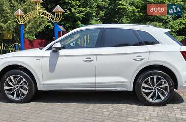 Внедорожник / Кроссовер Audi Q5 2022 в 