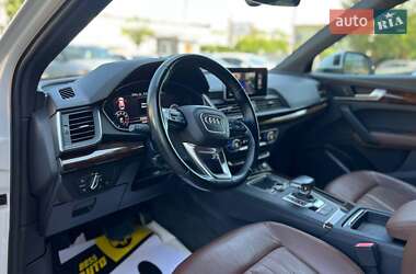 Внедорожник / Кроссовер Audi Q5 2018 в 