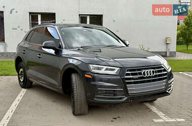 Внедорожник / Кроссовер Audi Q5 2018 в 