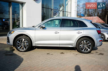 Внедорожник / Кроссовер Audi Q5 2021 в 