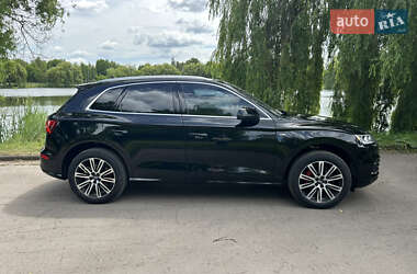 Внедорожник / Кроссовер Audi Q5 2017 в 