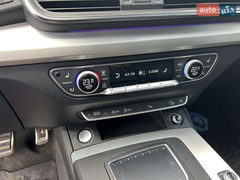 Позашляховик / Кросовер Audi Q5 2017 в Рівному