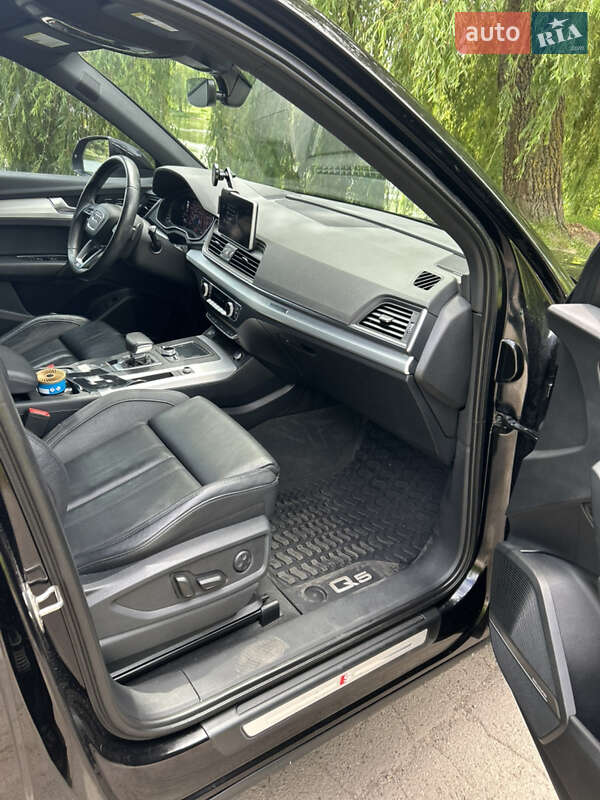 Позашляховик / Кросовер Audi Q5 2017 в Рівному
