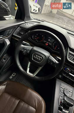 Внедорожник / Кроссовер Audi Q5 2017 в 