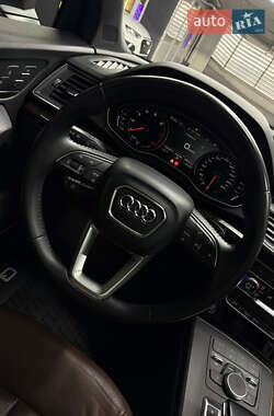 Внедорожник / Кроссовер Audi Q5 2017 в 