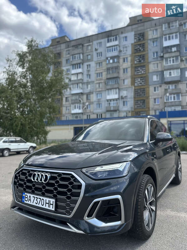 Внедорожник / Кроссовер Audi Q5 2021 в 