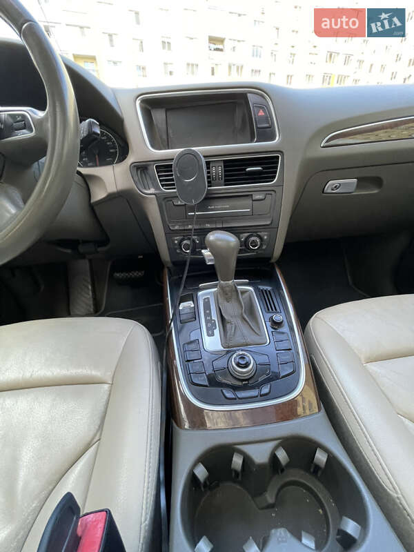 Внедорожник / Кроссовер Audi Q5 2010 в Львове