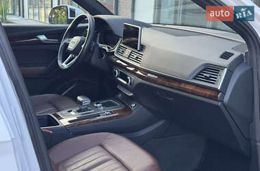 Внедорожник / Кроссовер Audi Q5 2018 в 