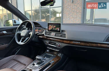 Внедорожник / Кроссовер Audi Q5 2018 в 