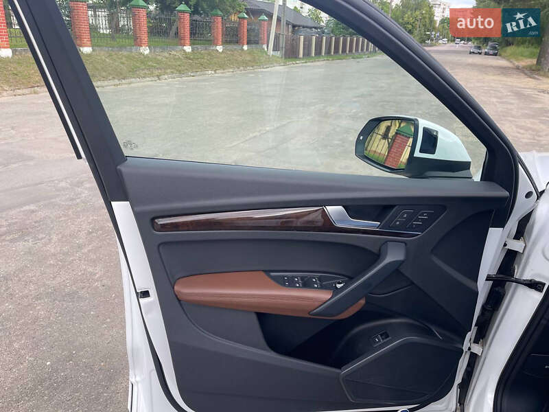 Внедорожник / Кроссовер Audi Q5 2019 в Львове