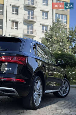 Внедорожник / Кроссовер Audi Q5 2018 в 