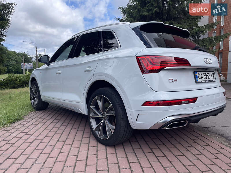 Внедорожник / Кроссовер Audi Q5 2021 в Киеве