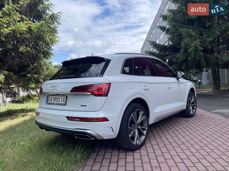 Внедорожник / Кроссовер Audi Q5 2021 в Киеве