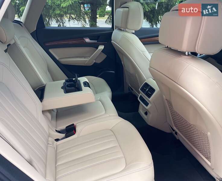 Внедорожник / Кроссовер Audi Q5 2021 в Киеве