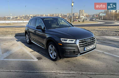 Внедорожник / Кроссовер Audi Q5 2018 в 
