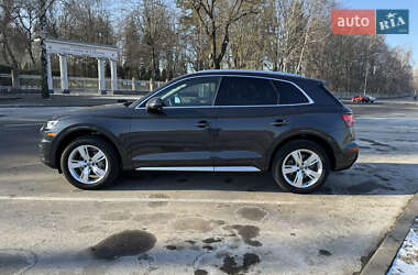 Внедорожник / Кроссовер Audi Q5 2018 в 