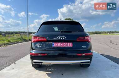 Внедорожник / Кроссовер Audi Q5 2018 в 