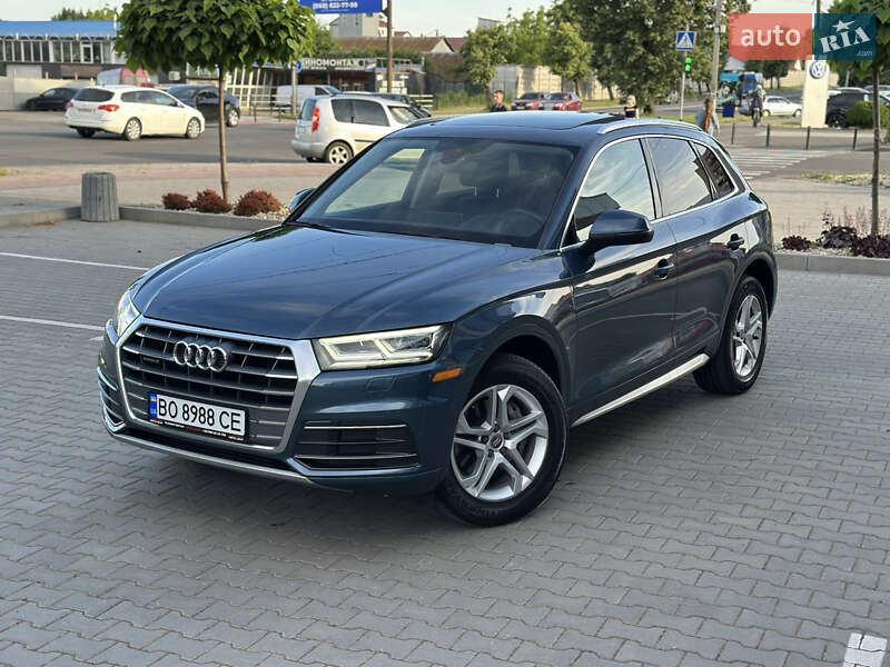 Внедорожник / Кроссовер Audi Q5 2017 в 