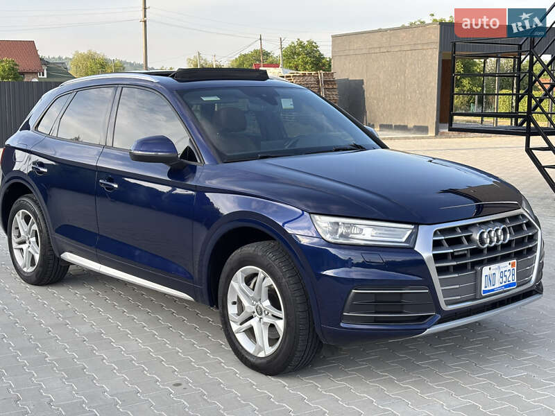 Внедорожник / Кроссовер Audi Q5 2018 в 