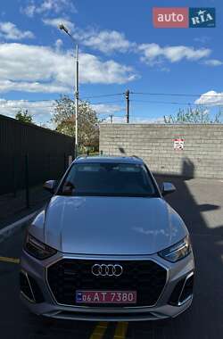 Внедорожник / Кроссовер Audi Q5 2022 в 