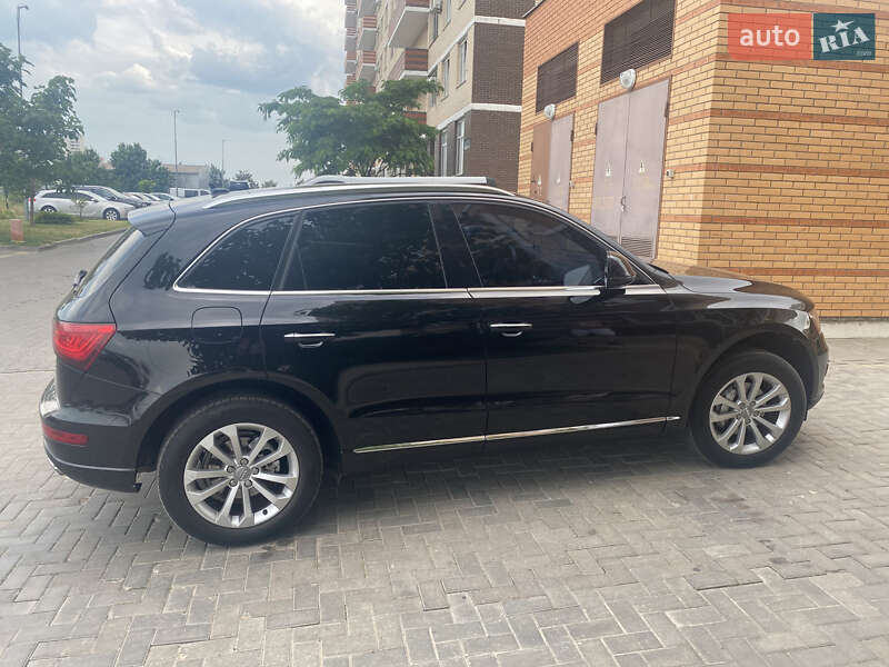 Внедорожник / Кроссовер Audi Q5 2015 в Черноморске