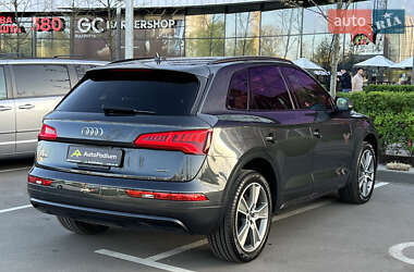Внедорожник / Кроссовер Audi Q5 2018 в 