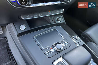 Внедорожник / Кроссовер Audi Q5 2018 в 