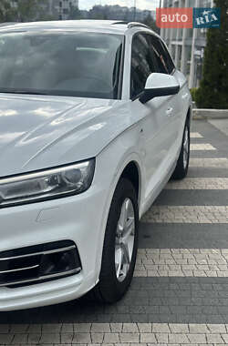 Внедорожник / Кроссовер Audi Q5 2017 в 