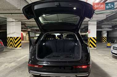 Внедорожник / Кроссовер Audi Q5 2020 в 